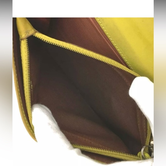 Salvatore Ferragam Wallet - Picture 6 of 8